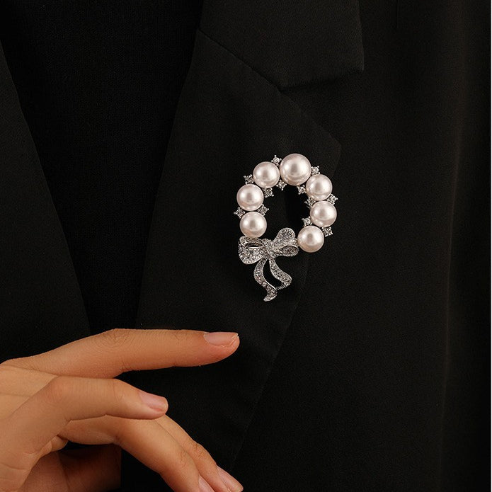 Broche de mariposa con perla de circonita de alta calidad, accesorio de ropa de nicho simple para mujer