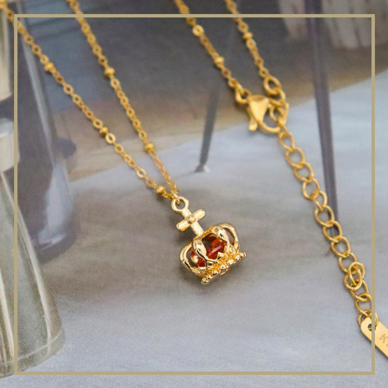 Collar clásico vintage con colgante de corona para mujer