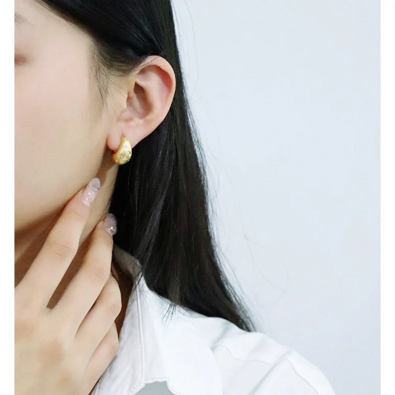 Pendientes de circonita con forma de estrella de ocho puntas estilo retro de moda.