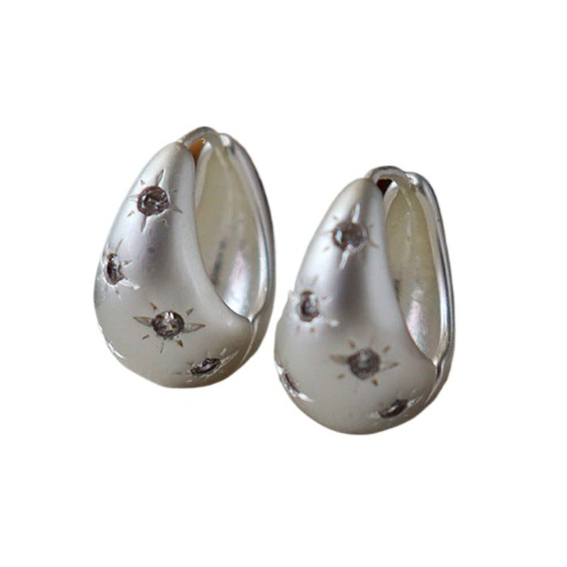 Pendientes de circonita con forma de estrella de ocho puntas estilo retro de moda.