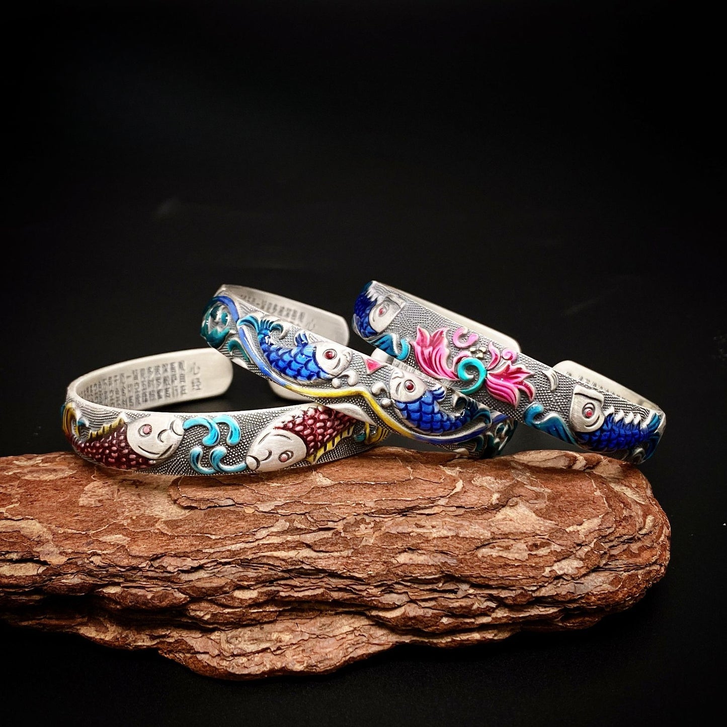Pulsera de plata de ley con el Sutra del Corazón de la Carpa Esmaltada