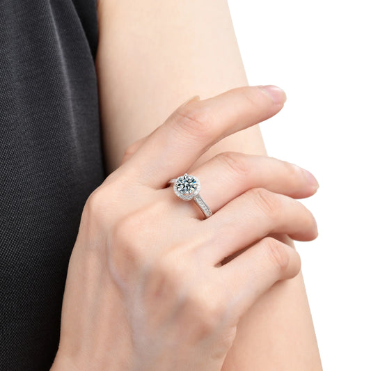 Half Wall Sparkling Cubic Zirconia Round Bezel Ring - jewelryweilin