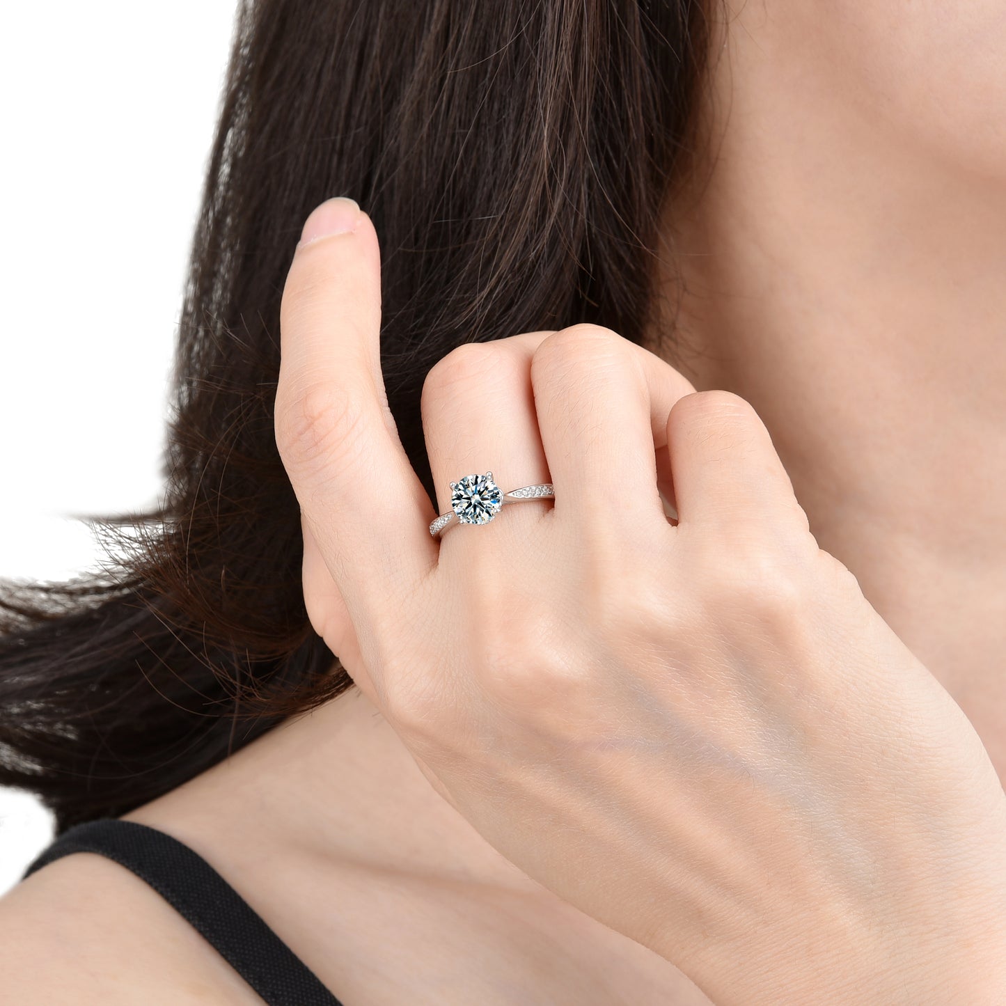 Anillo de mujer con circonita cúbica semicircular de grano único noble