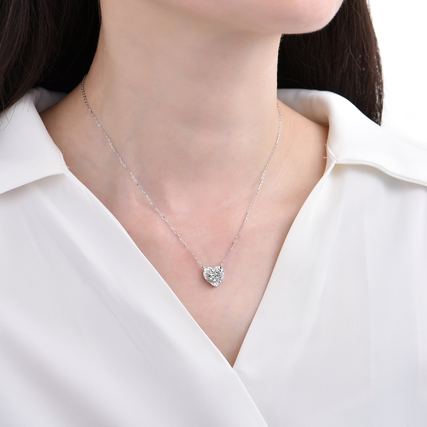 Collar de corazón noble y elegante