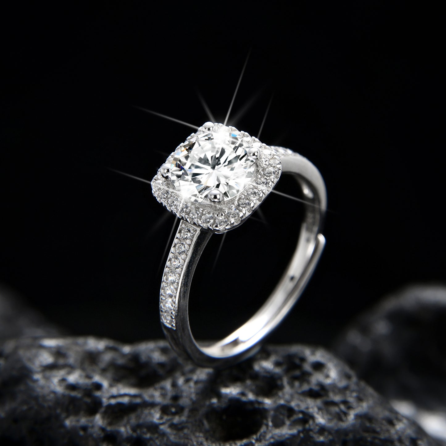 Anillo de circonita cuadrada de princesa noble