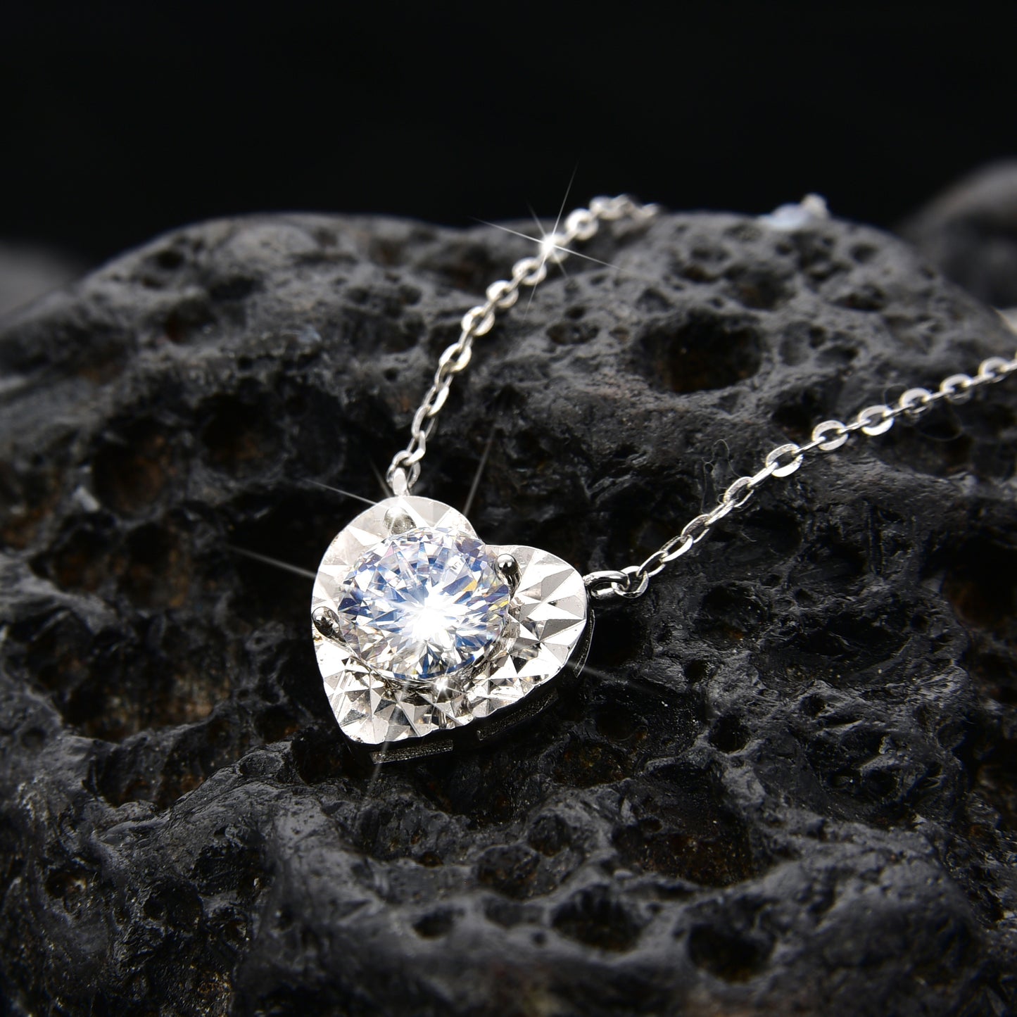 Collar de corazón noble y elegante