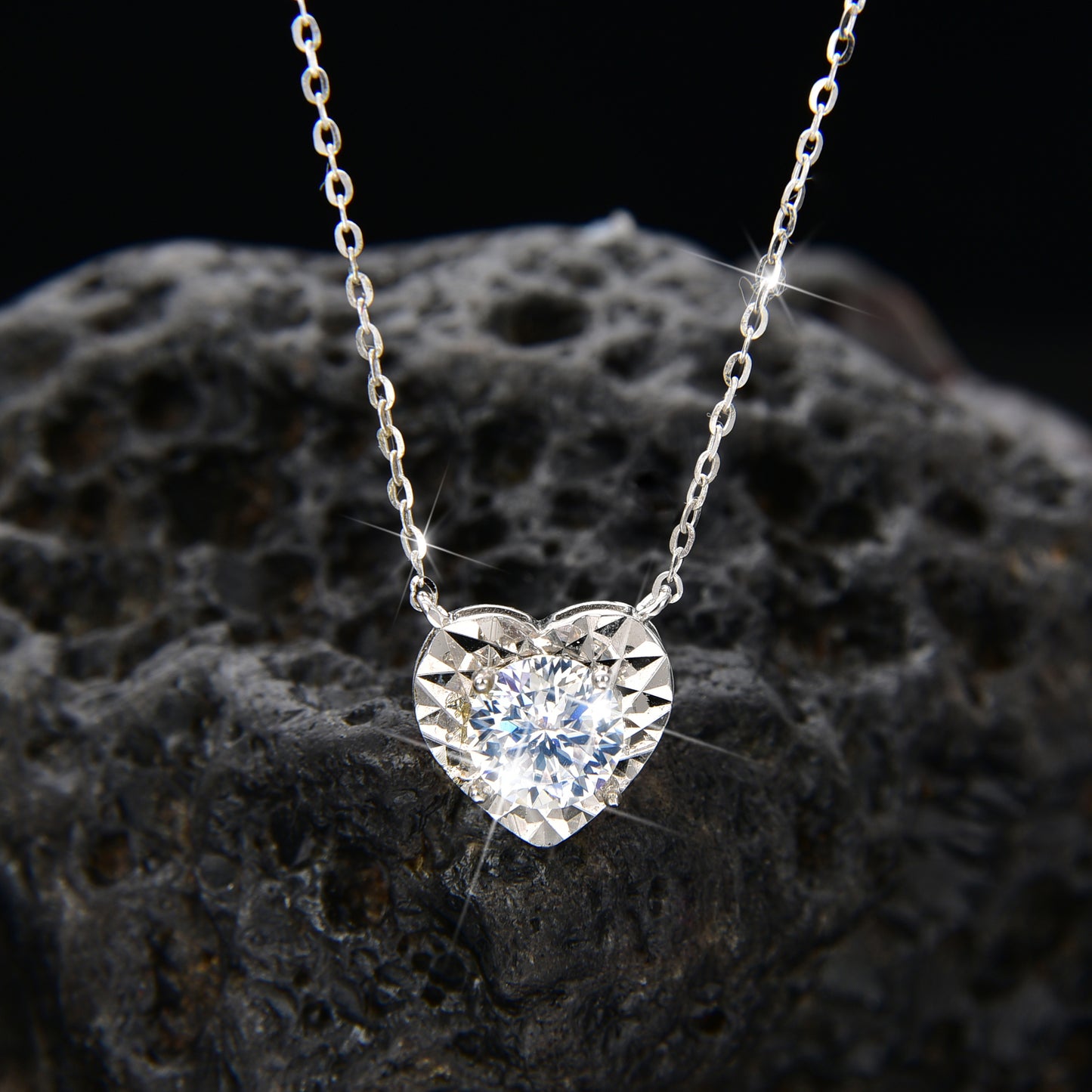 Collar de corazón noble y elegante