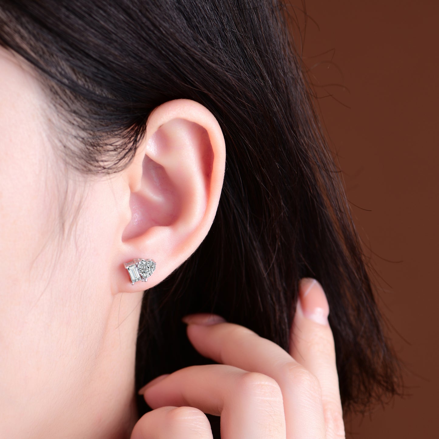 Pendientes sencillos de circonita cúbica con forma de corazón de melocotón de alta gama