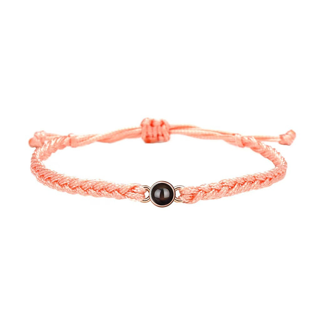 Pulsera tejida a mano con proyección de fotos
