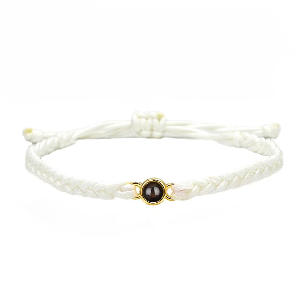Pulsera tejida a mano con proyección de fotos