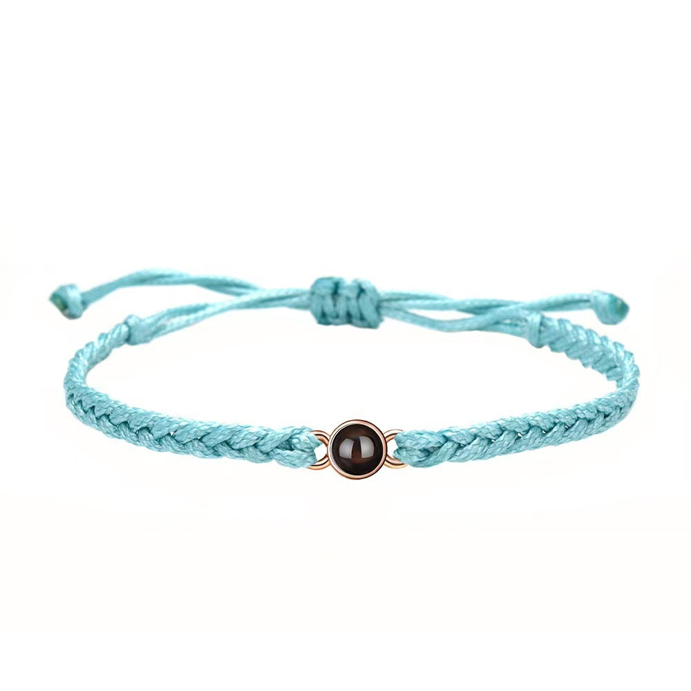 Pulsera tejida a mano con proyección de fotos