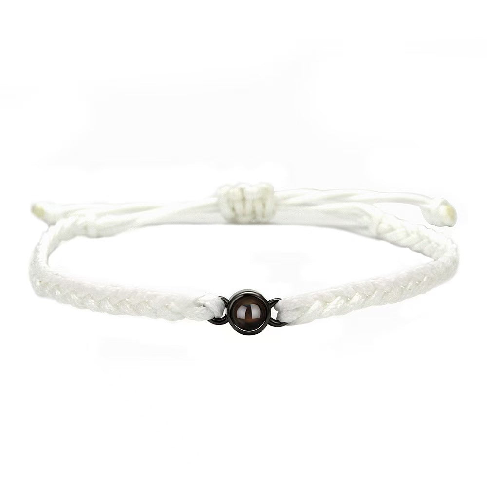 Pulsera tejida a mano con proyección de fotos