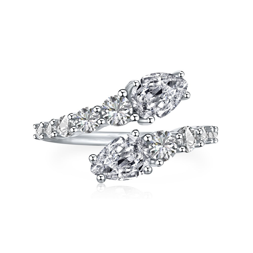 Anillo de diamantes en espiral moderno y personalizado.