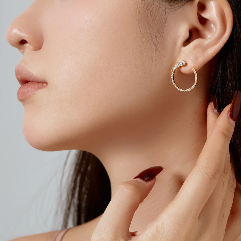Pendientes de circonitas micropavimentadas con diseño de aro de moda