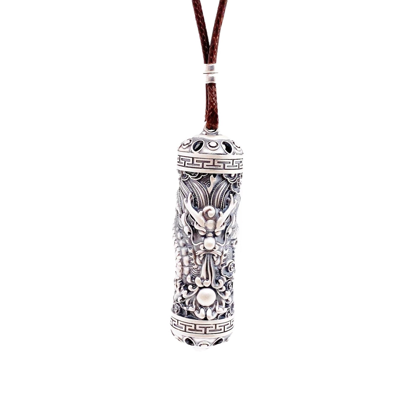 Colgante de plata de ley cilíndrico con diseño de dragón