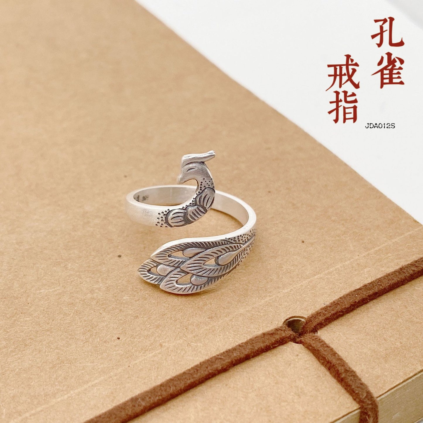 Anillo étnico de pavo real en plata de ley