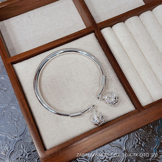 Pulsera antigua de plata de ley con campana colgante