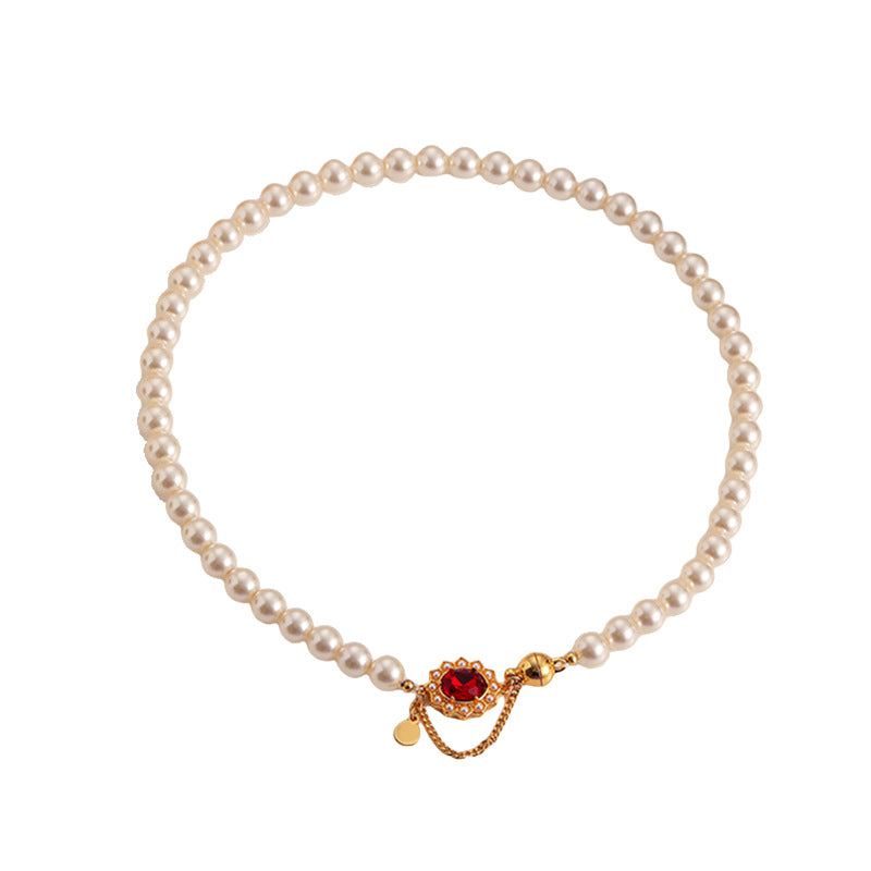 Collar de perlas con cierre magnético retro de alta gama.