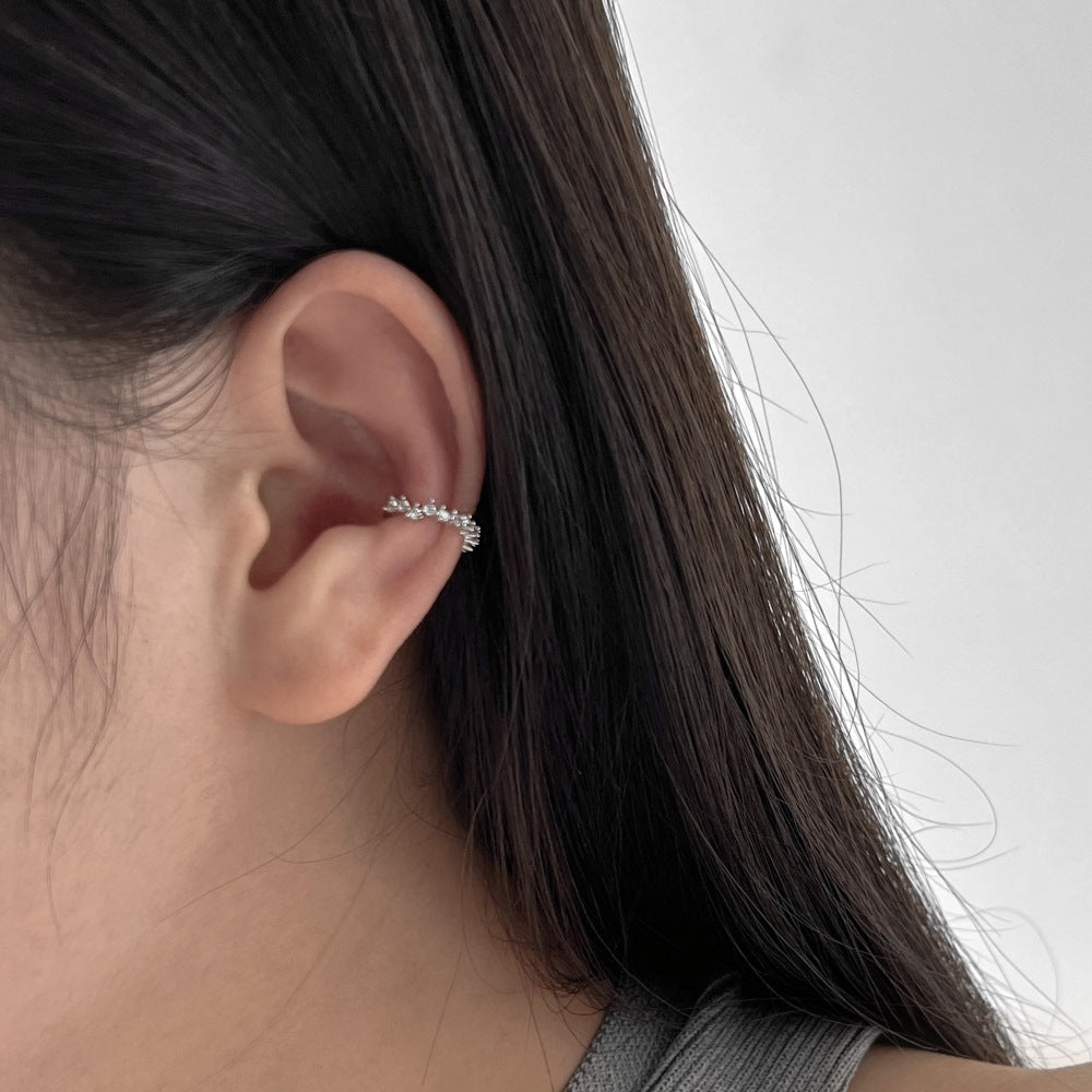Clips para orejas de circonitas brillantes, modernos y personalizados.