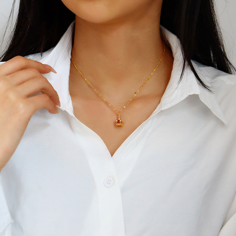 Collar clásico vintage con colgante de corona para mujer