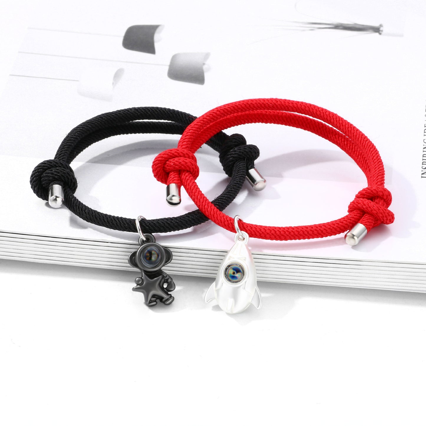 Pulsera de pareja de astronautas con proyección de fotos