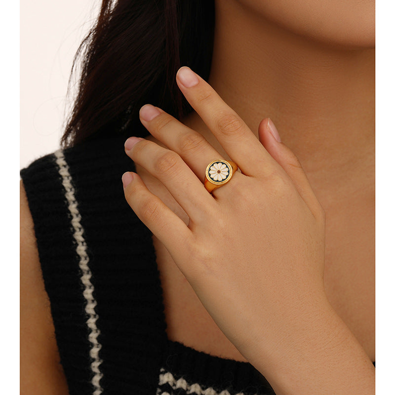 Anillo de trébol de cuatro hojas de esmalte vintage premium