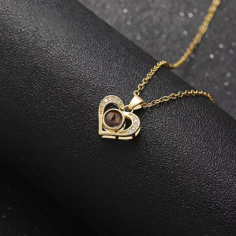 Collar de corazón con proyección de fotos