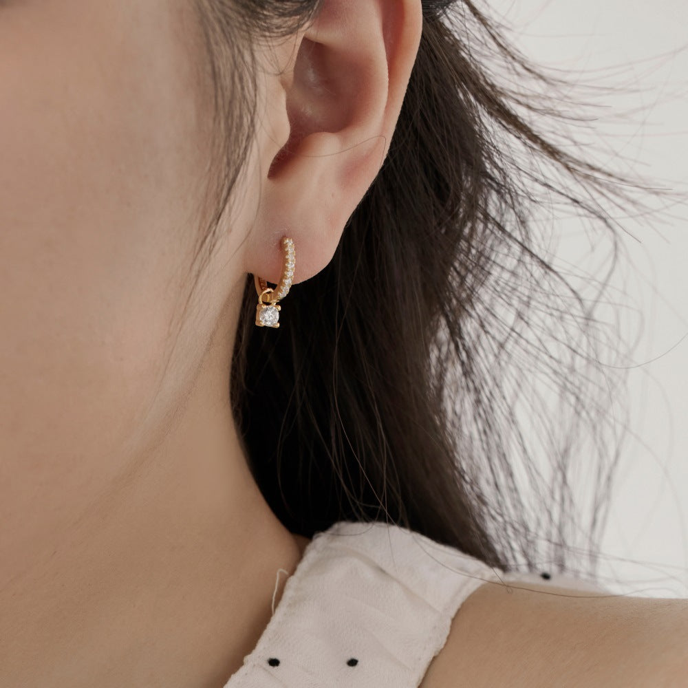 Pendientes redondos de circonita con personalidad de moda