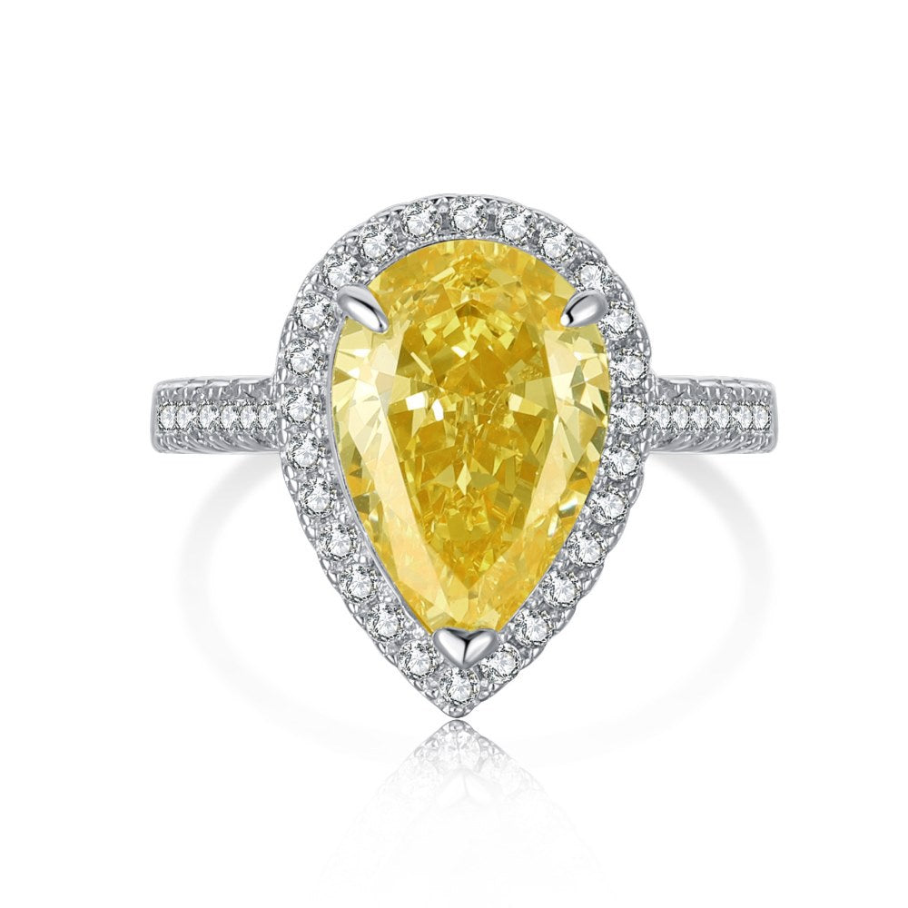 Anillo clásico de circonita con diamante de alto carbono y corte de flor de hielo brillante y noble