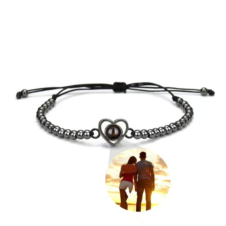 Pulsera de cuentas con foto y proyección de corazón de amor tejida
