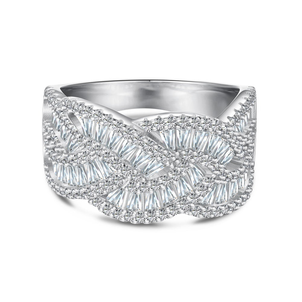 Anillo de diamantes brillantes de alta gama y de moda.