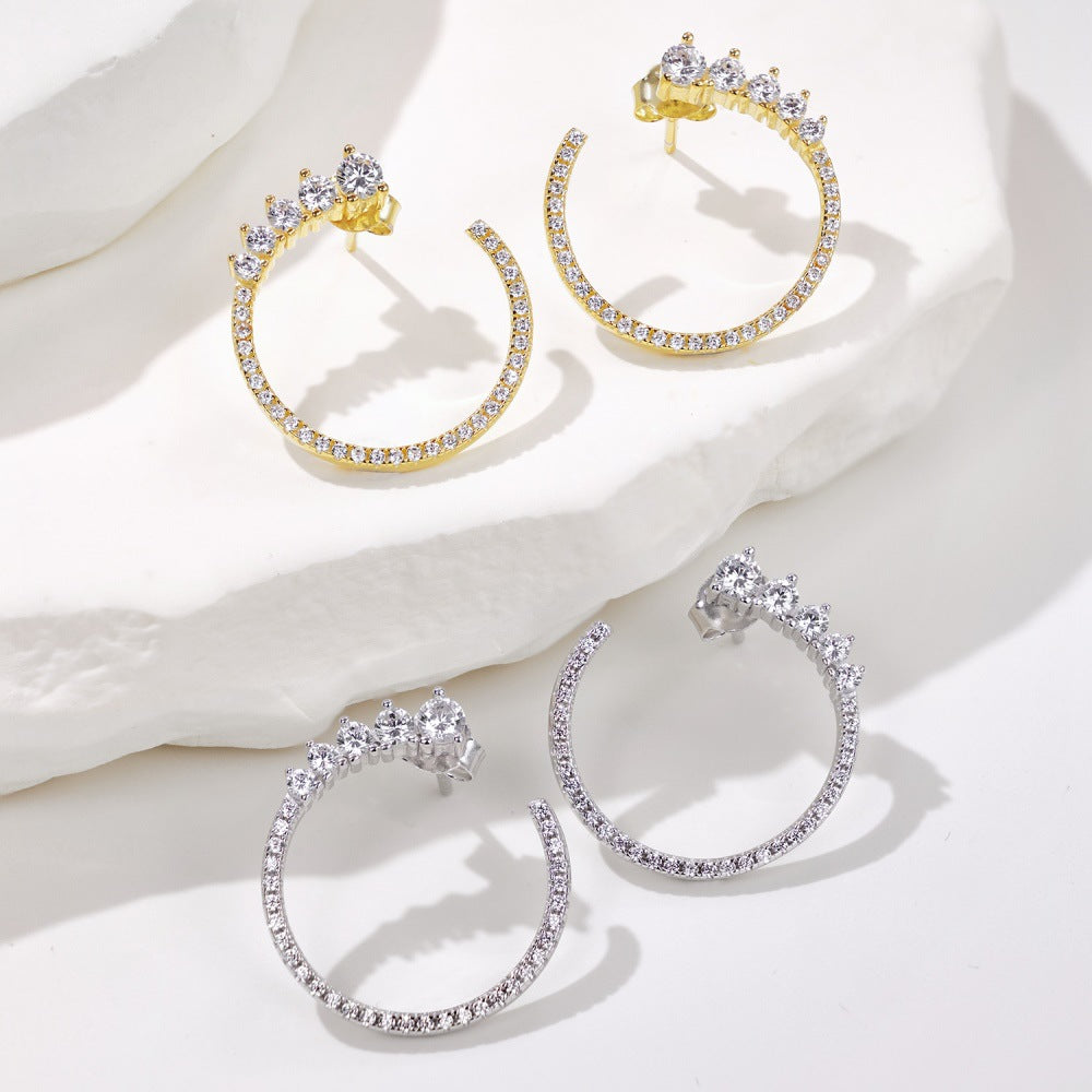 Pendientes de circonitas micropavimentadas con diseño de aro de moda