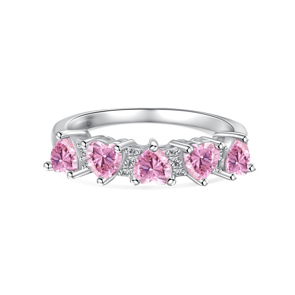 Anillo de diamantes brillantes de alta gama y de moda.