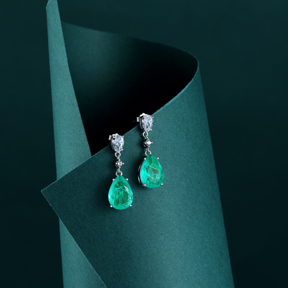 Elegantes pendientes de lágrima verde