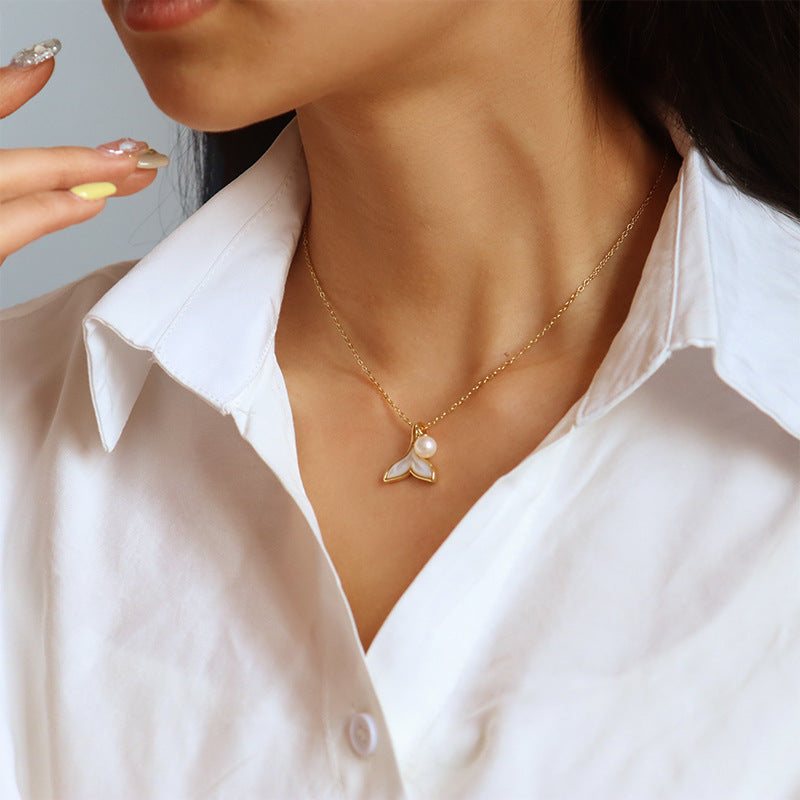 Collar de nácar con perlas de agua dulce y cola de pez con diseño de nicho para mujer