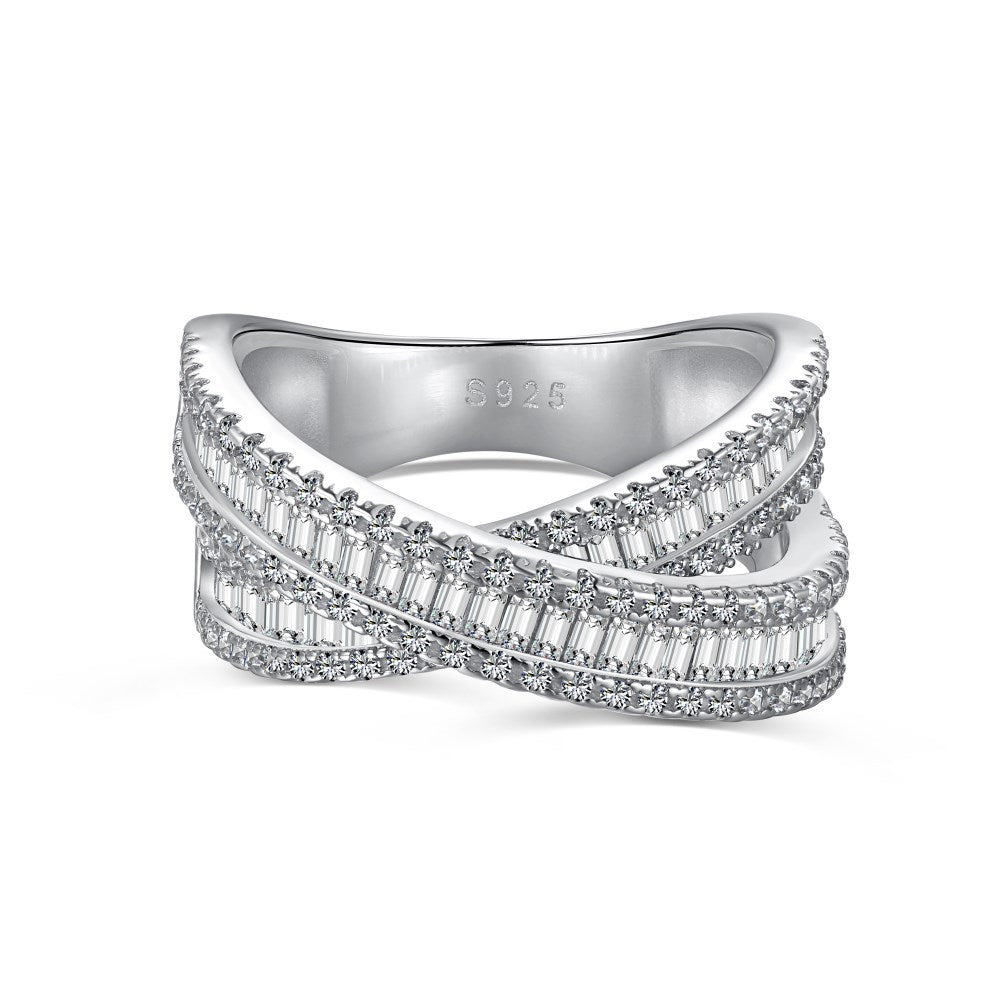 Anillo de diamantes brillantes de alta gama y de moda.