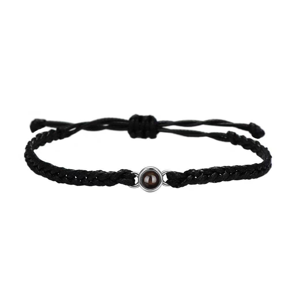 Pulsera tejida a mano con proyección de fotos