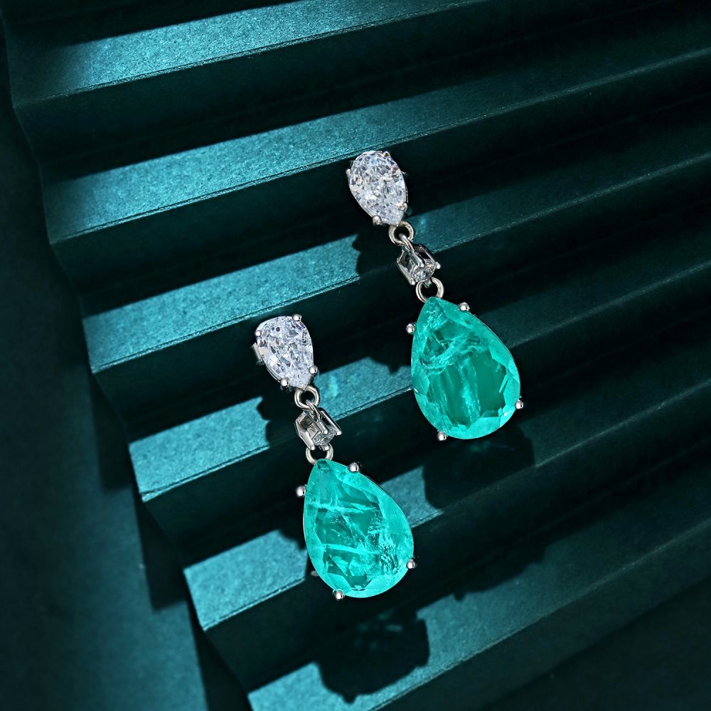 Elegantes pendientes de lágrima verde
