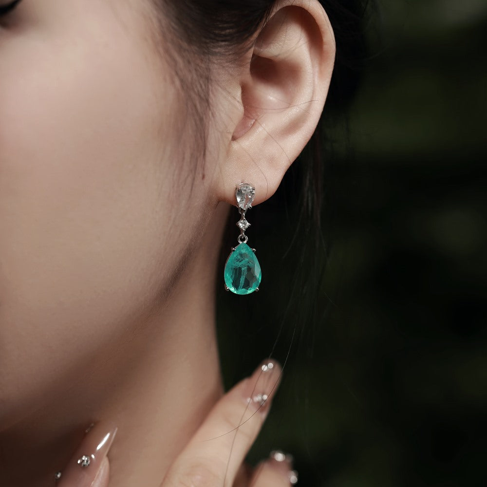 Elegantes pendientes de lágrima verde