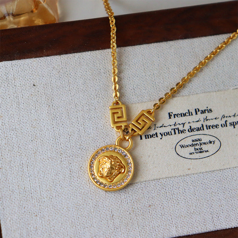 Exquisite vintage zircon necklace for women