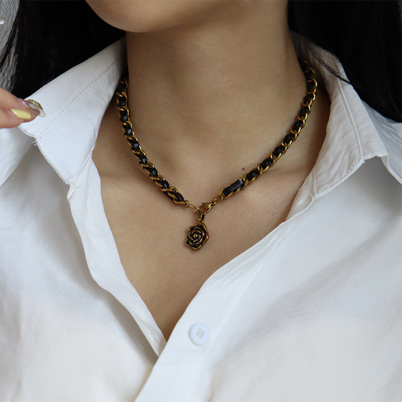 Collar colgante de hilo de cuero de alta gama