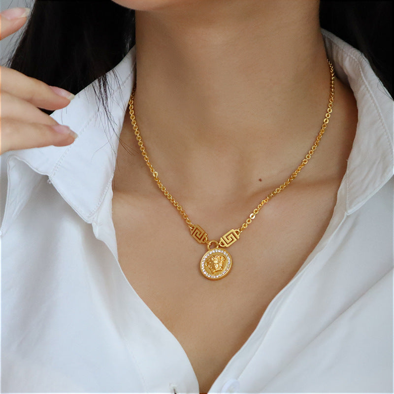 Exquisite vintage zircon necklace for women