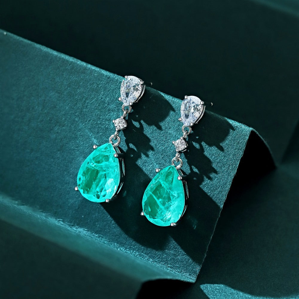 Elegantes pendientes de lágrima verde