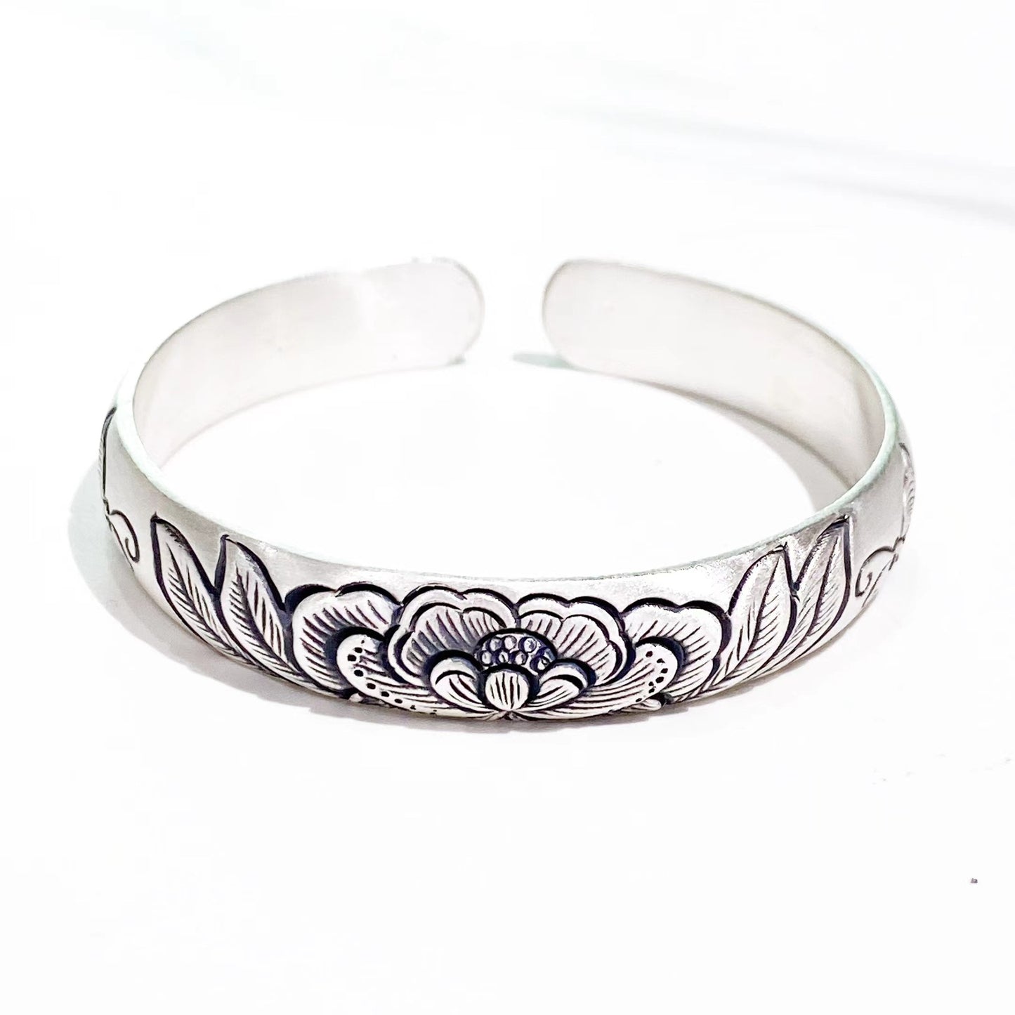 Pulsera de plata de ley con loto de estilo étnico