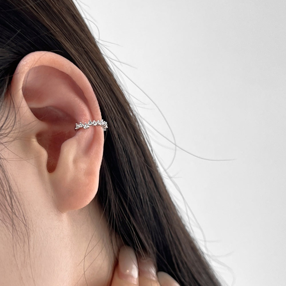 Clips para orejas de circonitas brillantes, modernos y personalizados.
