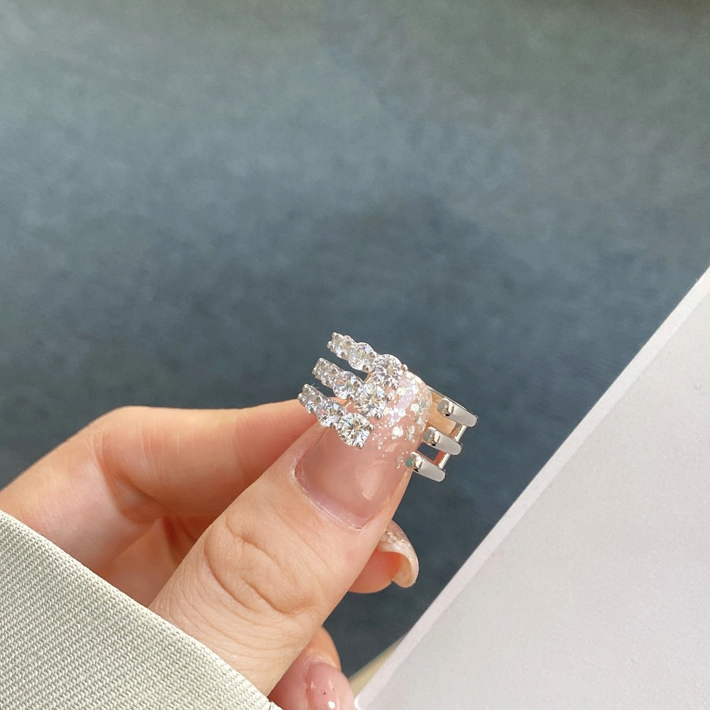 Anillo de diamantes en espiral moderno y personalizado.