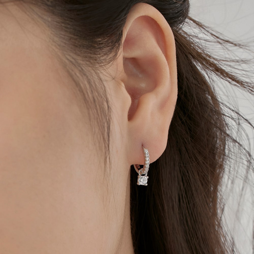 Pendientes redondos de circonita con personalidad de moda