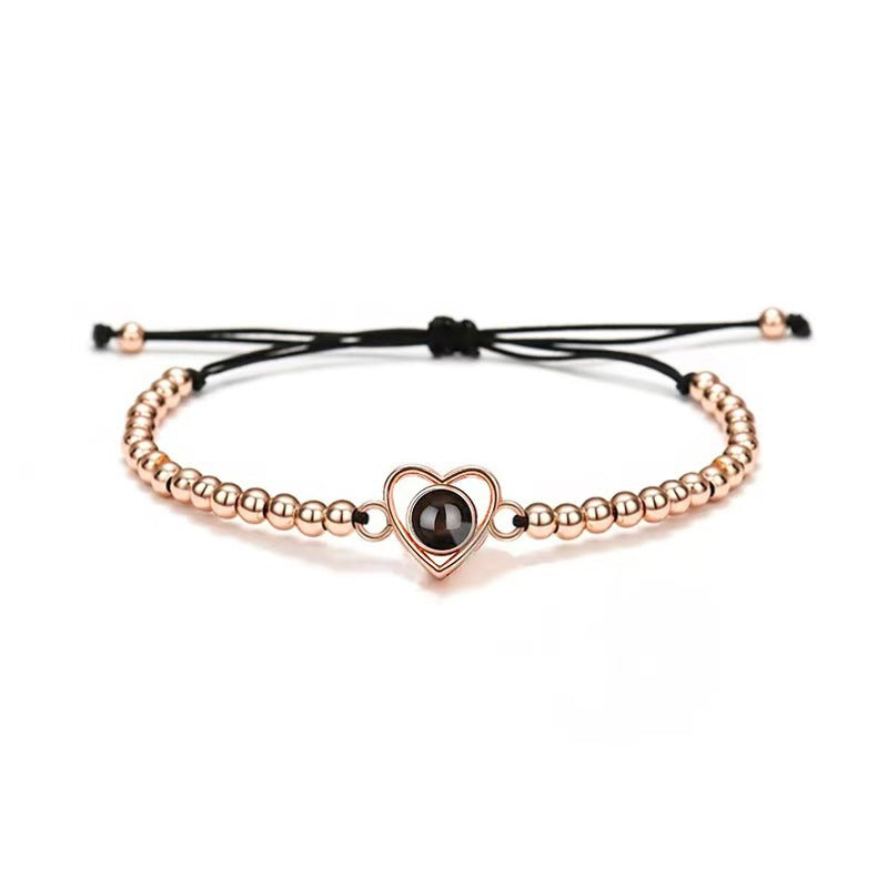 Pulsera de cuentas con foto y proyección de corazón de amor tejida