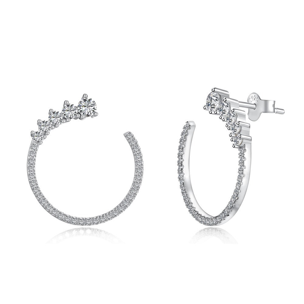 Pendientes de circonitas micropavimentadas con diseño de aro de moda