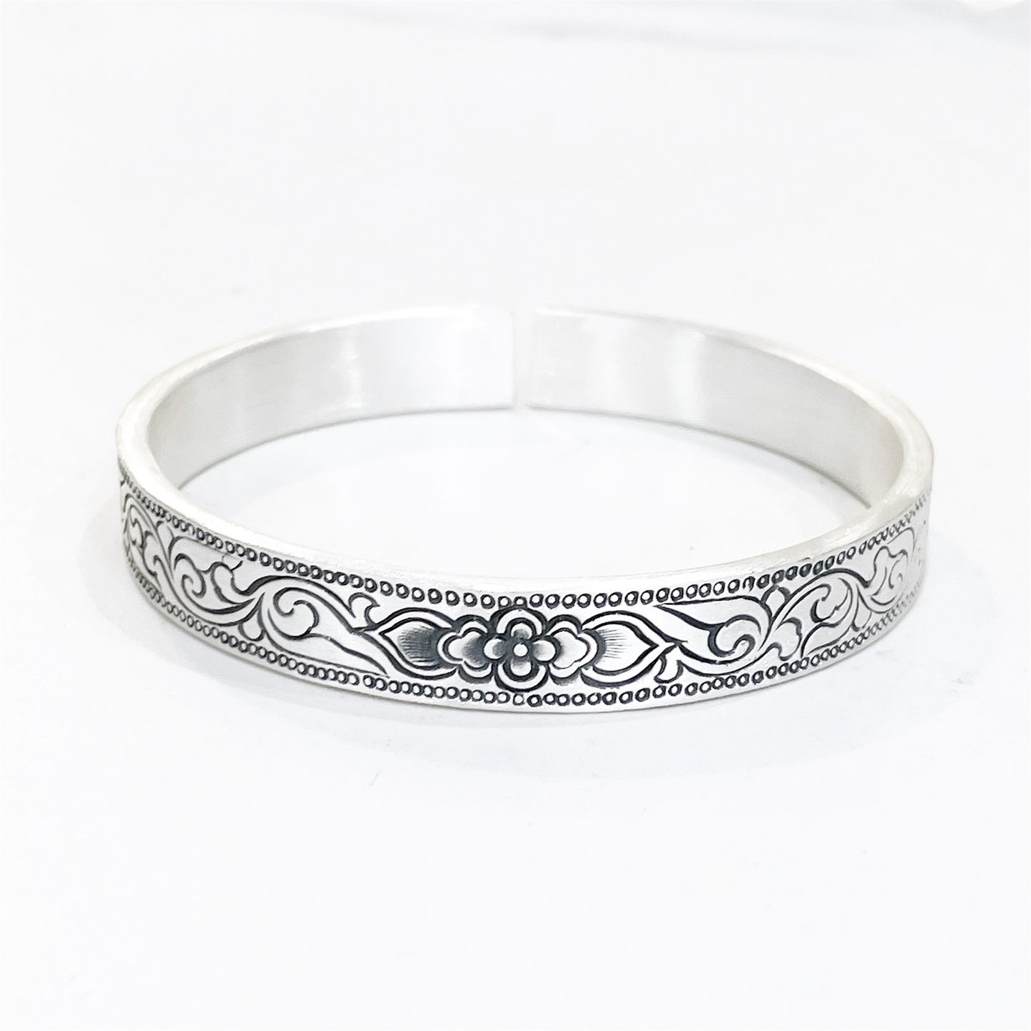 Pulsera de plata de ley con estampado étnico